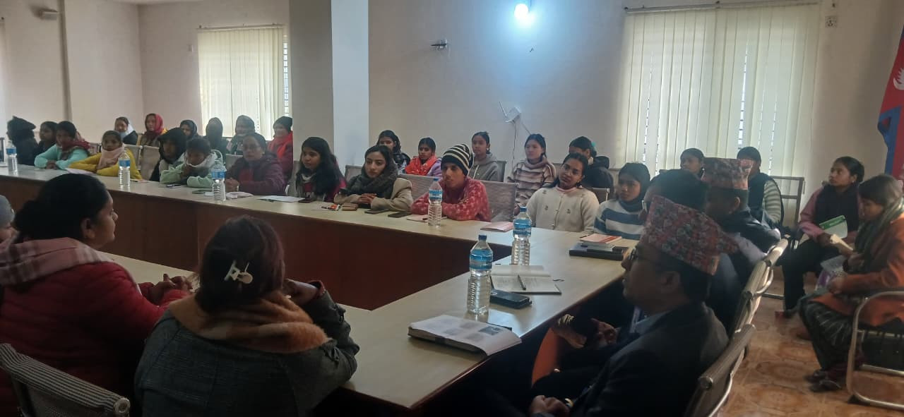 मिति २०८२/०९/२८ गते रुपन्देही जिल्लाका प्र.जि.अ. श्री माधव प्रसाद पोखरेलज्यूको उपस्तिथीमा मानव बेचबिखन तथा ओसारपसारको जोखिममा रहेका समूहहरुका लागि राखिएको अभिमुखीकरण कार्यक्रमको तस्विरहरु