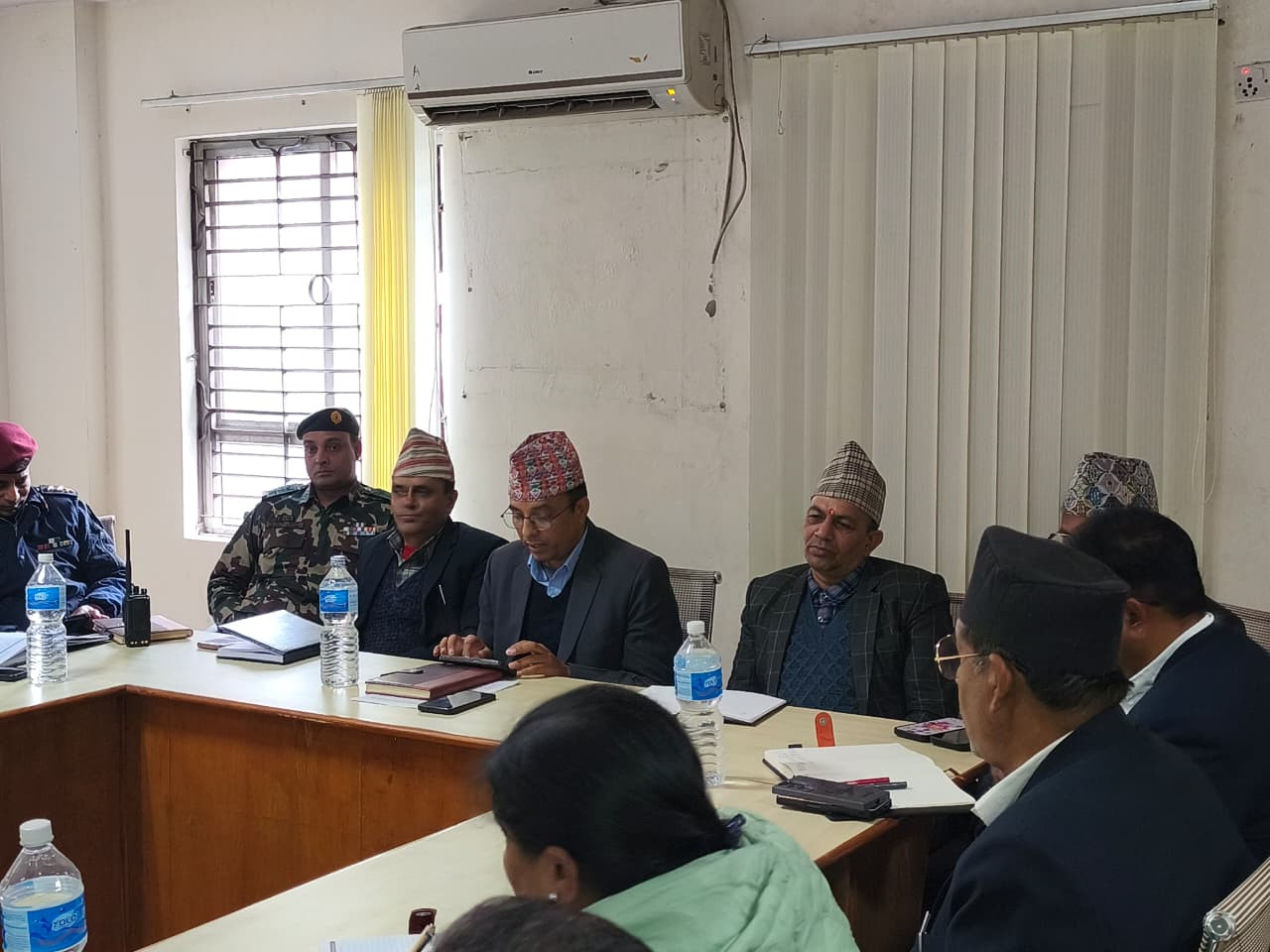 २०८२/०९/२९ गते प्रमुख जिल्ला अधिकारी श्री माधव प्रसाद पोखरेलज्यूको अध्यक्षतामा बसेको जिल्ला शान्ति तथा सामाजिक सद्भाव समितीको पहिलो वैठकको तस्विरहरु।