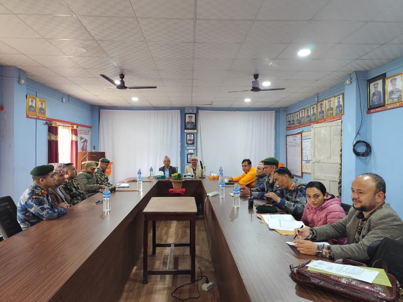 मिति २०८२/१०/११ गते मुख्य निर्वाचन अधिकृत श्री अशोक कुमार एवम् प्र.जि.अ. श्री माधव प्रसाद पोखरेलज्यूको उपस्तिथिमा बसेको जिल्ला निर्वाचन सुरक्षा समितिको बैठकको तस्वीरहरु।