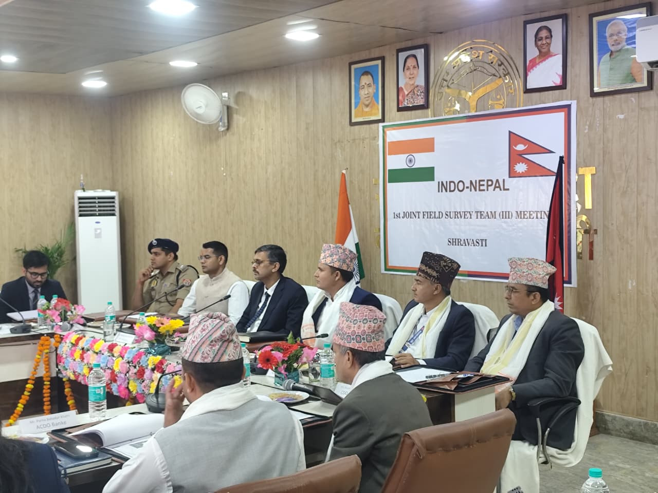 २८ मार्च २०२६ को दिन सम्पन्न भएको फिल्ड सर्भे टिमको प्रथम संयुक्त वैठक । स्थान - श्रावस्ती जिल्ला, उत्तर प्रदेश, भारत ।