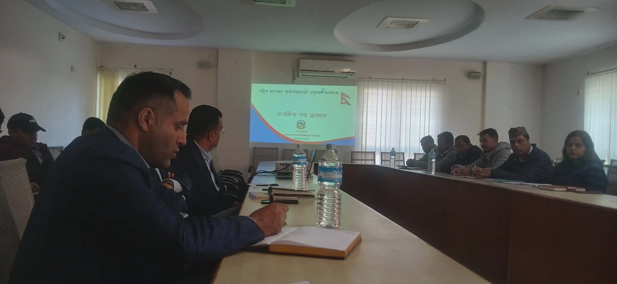 २०८२/०८/२४ गते प्रधानमन्त्री तथा मन्त्रिपरिषद्को कार्यालय, सिंहदरवार, काठमाण्डौंका सचिव श्री राजकुमार श्रेष्ठज्यूको अध्यक्षता एवं विभिन्न सरोकारवालाहरुको उपस्थितिमा निर्माणाधिन राष्ट्रिय महत्वका आयोजनाहरु सम्बन्धी छलफल कार्यक्रमका तस्विरहरु ।